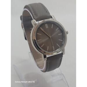 Brand New ND Mens Silver Tone Gray Band Watch Quartz Leather Band Very Nice